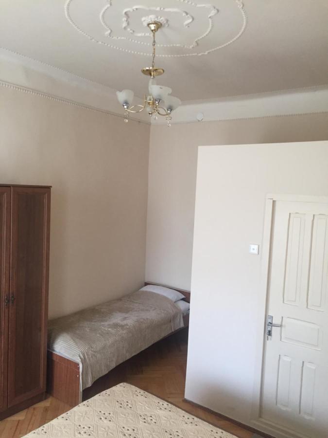 Host N1 Apartment Кутаиси Екстериор снимка