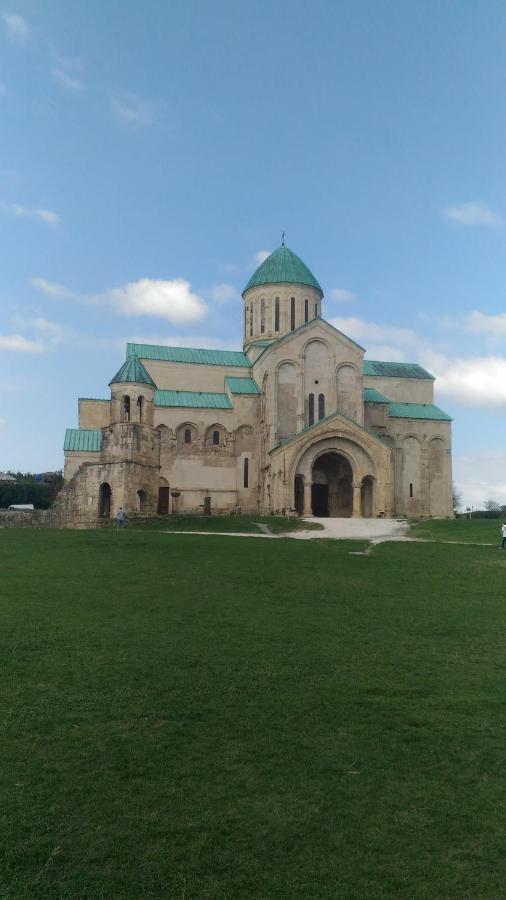 Host N1 Apartment Кутаиси Екстериор снимка