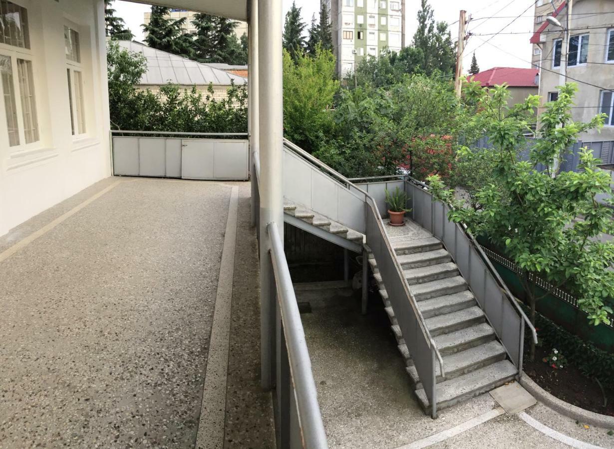Host N1 Apartment Кутаиси Екстериор снимка