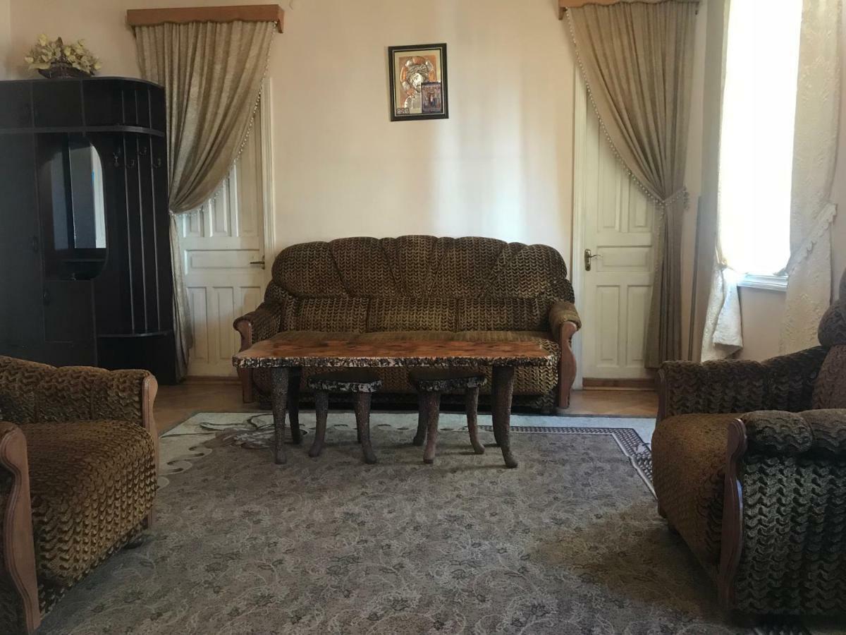 Host N1 Apartment Кутаиси Екстериор снимка