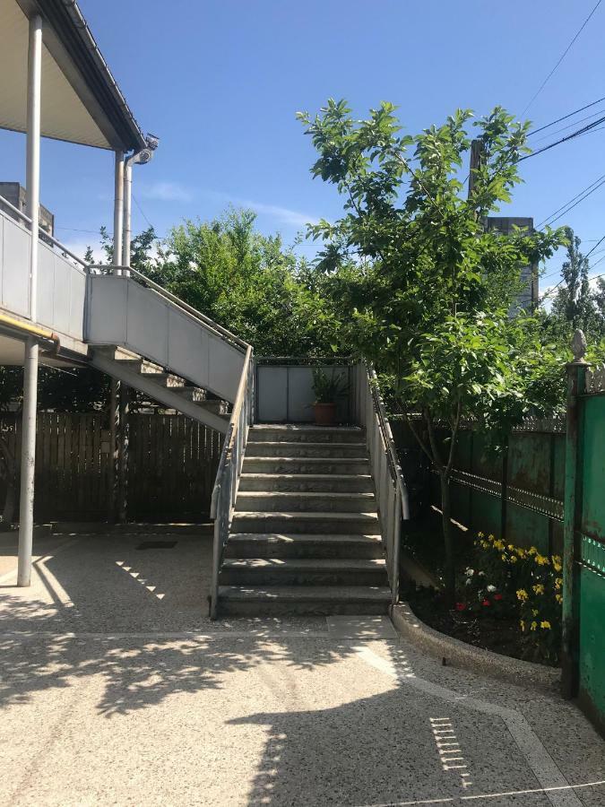 Host N1 Apartment Кутаиси Екстериор снимка